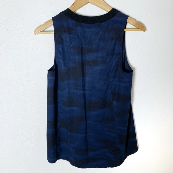 Athleta Zephyr Print Tank Top Blurred Camo Blue Black Sz XS - Picture 3 of 6